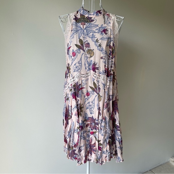 FREE PEOPLE SHE MOVES CHEMISE HIGH NECK LACE SLEEVELESS MINI FLOWER PRINT PINK M - Picture 1 of 10